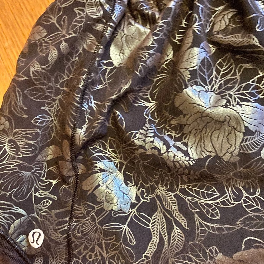 Lululemon Hotty Hot Low-Rise Lined Short 4" Logo Flourish Black Iridescent Foil - Picture 10 of 13